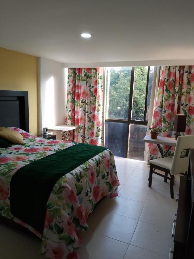 Charming Sunny Bedroom Overlooking Beautiful Amsterdam Avenue In Best Condesa Area Mexico City Luaran gambar